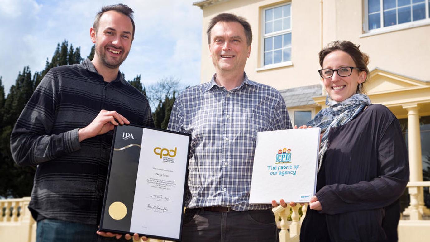 IPA gold winners with certificate - 2016 880x495
