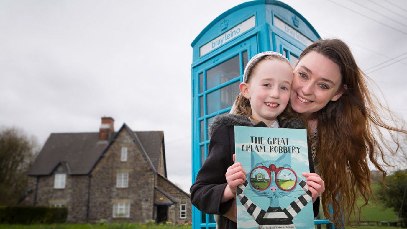 Grace And Her Mum Outside The Phone Box Roddas Cream Robbery